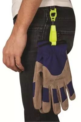 photo gants suspendus avec clips � un pantalon