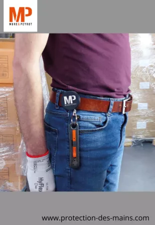 Attache enrouleur pour couteau et cutter (l\'unité)