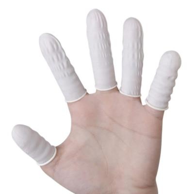 photo main avec Protège doigts en latex